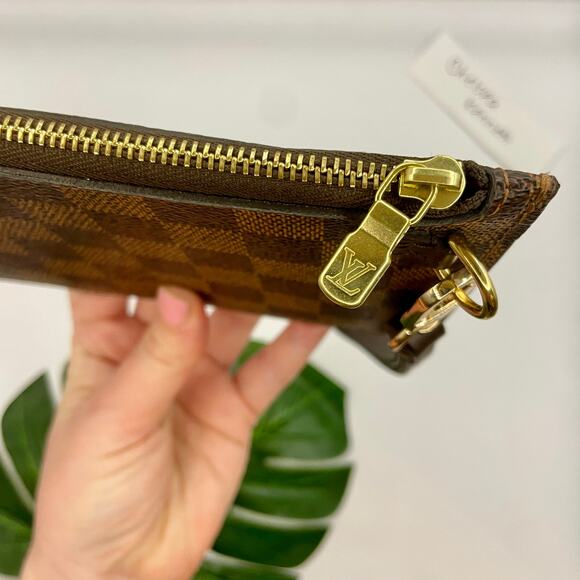 Louis Vuitton Neverfull Clutch Purse Pouch Damier Ebene Interior Everyday Travel - Picture 3 of 16